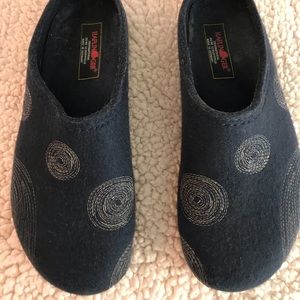 Haflinger navy blue clogs